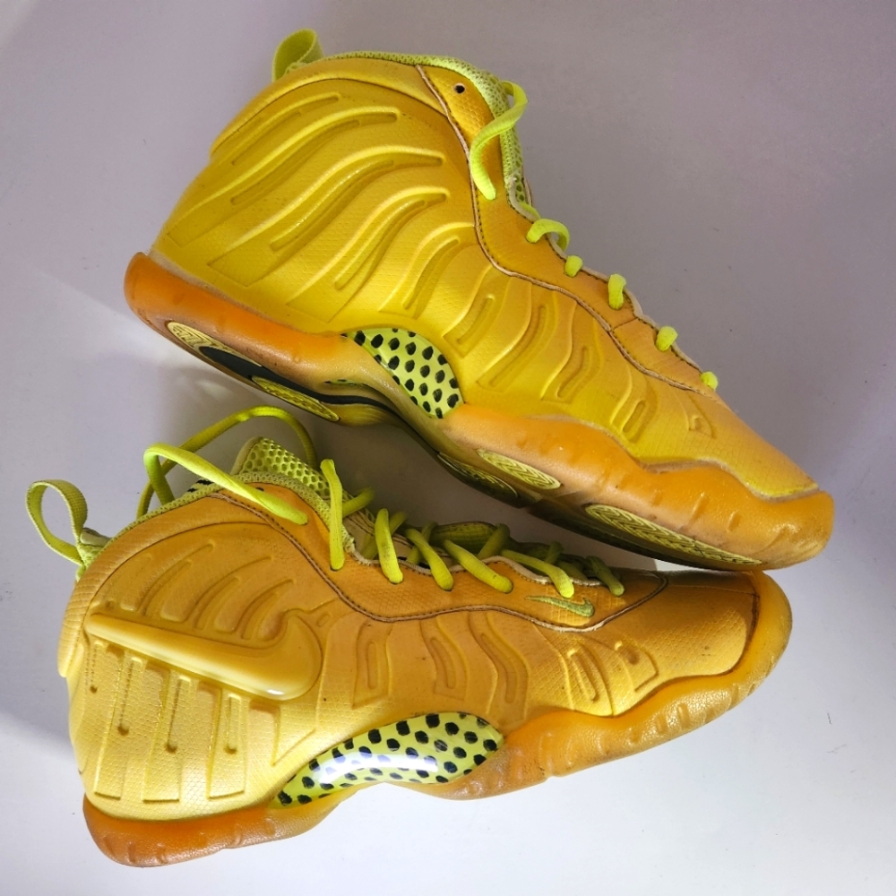 Air Foamposite Pro Premium 'Volt'Nike Sneakers.